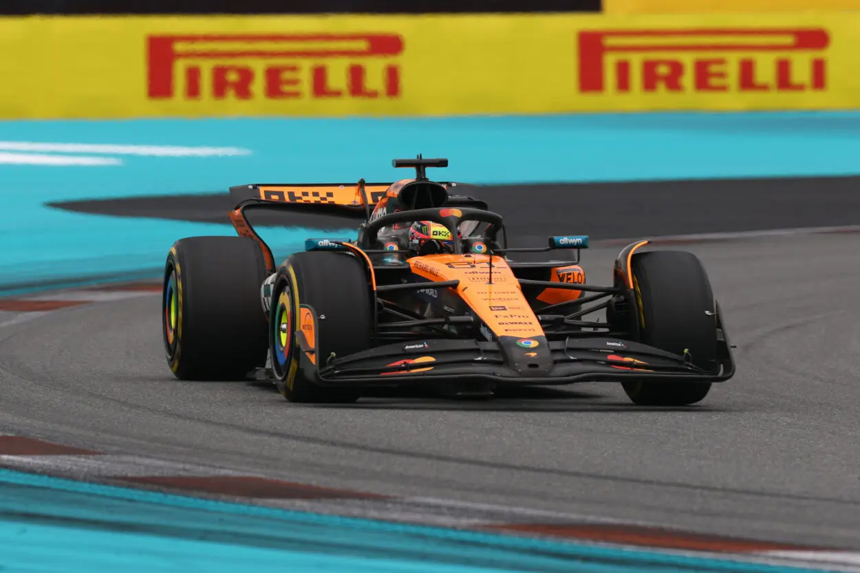 F1 | GP Miami 2025, gara: Piastri vince su Norris, Russell 3° a 37 secondi su Verstappen. Ferrari a un minuto, volano gli stracci tra Leclerc (7°) e Hamilton (8°)