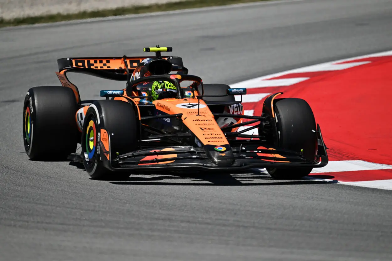 F1 | GP Spagna 2025, FP1: Norris al comando, seguono Verstappen e Hamilton. 4° Leclerc davanti a Piastri. Antonelli chiude 18°