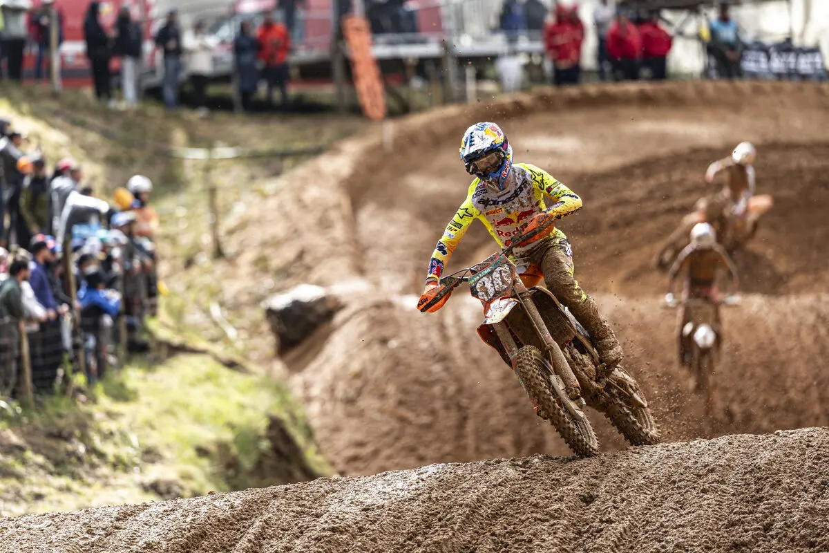 MX2 | GP Portogallo 2025: Andrea Adamo è impeccabile nella palude di Águeda e avvicina la vetta