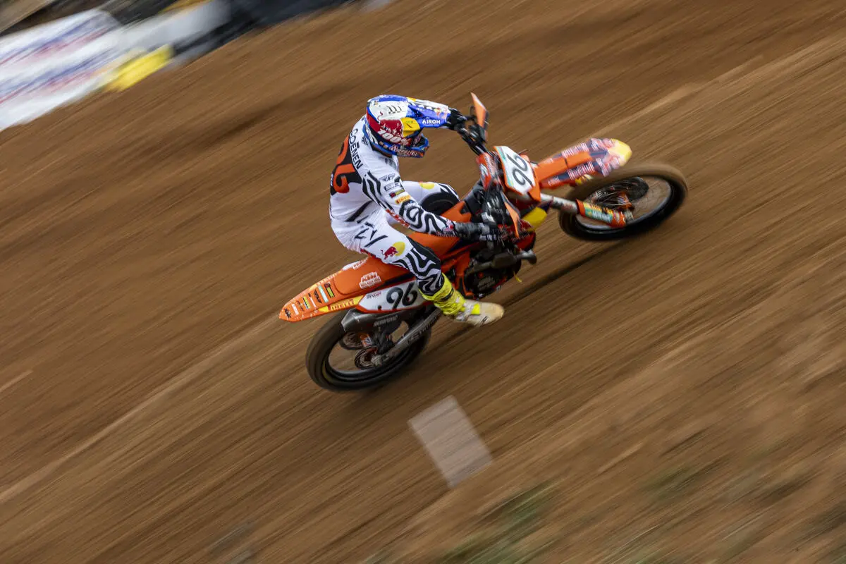 MXGP | GP Portogallo 2025: nuova doppietta per Coenen, Febvre limita i danni e prende la tabella rossa