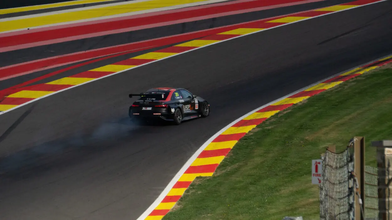 TCR Europe | Spa-Francorchamps 2025, Gara 2: Teddy Clairet ritorna al successo dopo 4 anni in una gara condizionata da tante forature