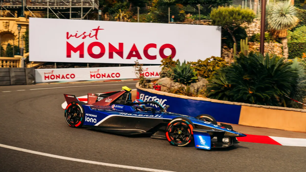 Formula E | Monaco ePrix #1 2025: Jake Hughes penalizzato per l’incidente con Maloney. NFA per Vandoorne nel contatto con Nato