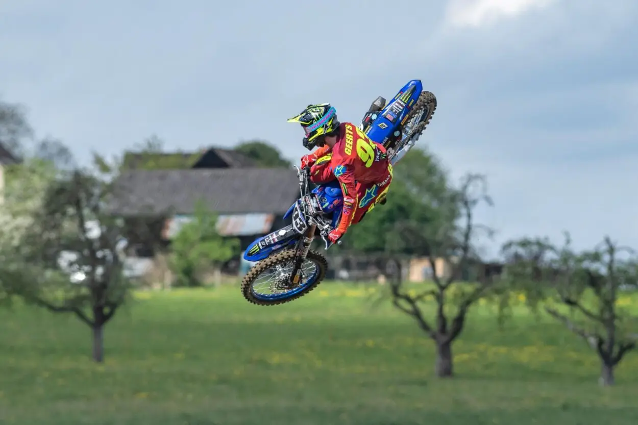 MXGP | GP Spagna 2025, gara di qualifica: Geerts risorge dopo le cadute di Febvre e Coenen