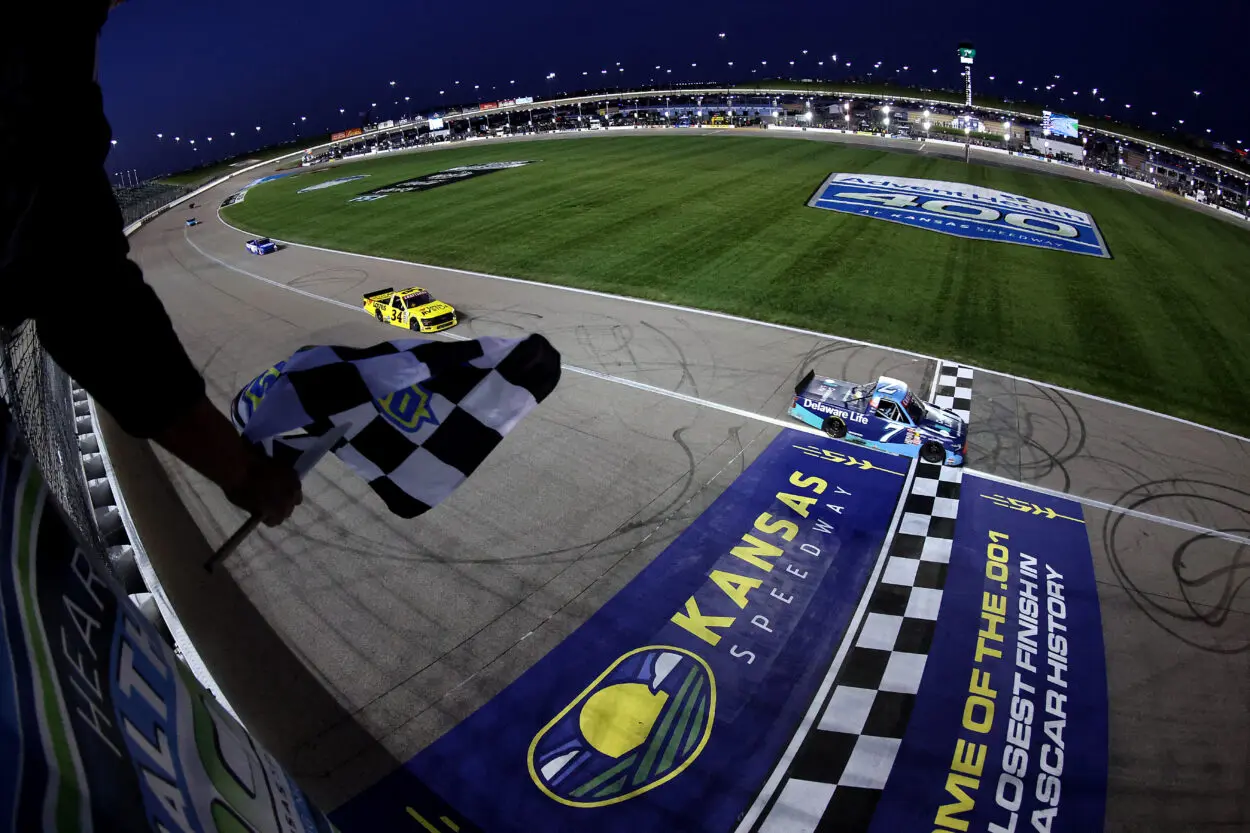 NASCAR | Truck Series, Kansas #1 2025: Carson Hocevar torna in victory lane dopo un anno e mezzo di assenza