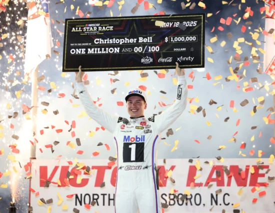 NASCAR | Cup Series, All-Star Race 2025 North Wilkesboro: Il portafoglio di Christopher Bell si appesantisce: prima vittoria in questa gara per lui!