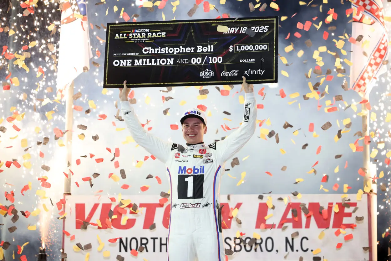 NASCAR | Cup Series, All-Star Race 2025 North Wilkesboro: Il portafoglio di Christopher Bell si appesantisce: prima vittoria in questa gara per lui!