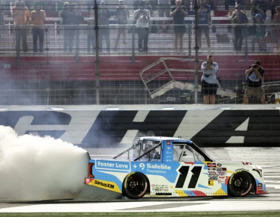 NASCAR | Truck Series, Charlotte 2025: Corey Heim fa cappotto in maniera imbarazzante
