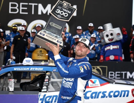 NASCAR | Xfinity Series, Charlotte 2025: Byron vince dopo essere stato graziato dalle caution