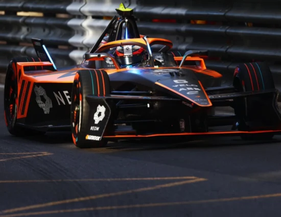 Formula E | Monaco ePrix #1 2025: Rowland a muro nella finale, Barnard ringrazia e fa sua la pole position