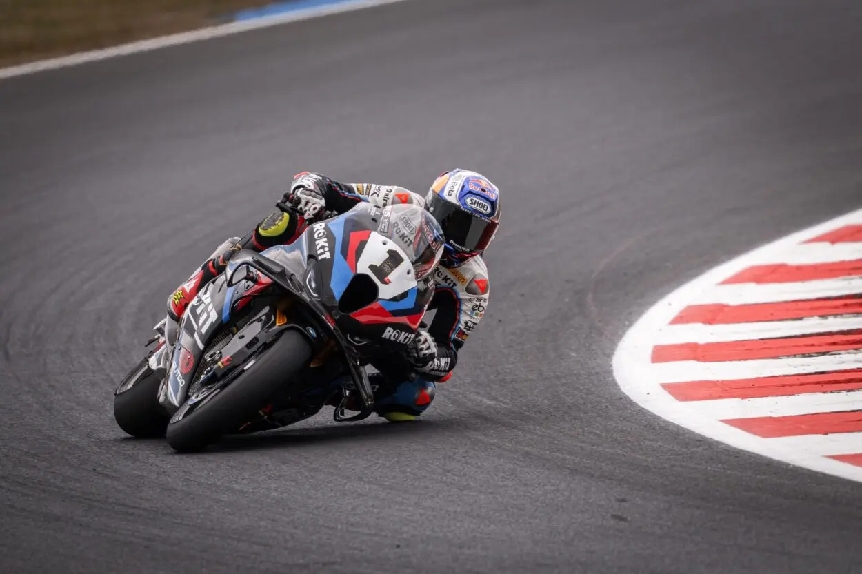 SBK | Round Repubblica Ceca 2025, Superpole: Toprak Razgatlioglu conquista la pole position davanti a Bulega