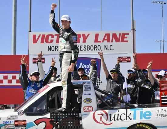 NASCAR | Truck Series, North Wilkesboro 2025: Chandler Smith sfrutta l’incidente di Heim nel finale e conquista il secondo centro stagionale