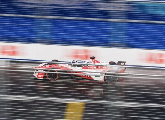 Formula E | Tokyo ePrix #2 2025, Qualifiche: Oliver Rowland conquista la pole position. Doccia fredda per Ticktum, secondo a causa di un incidente in Finale