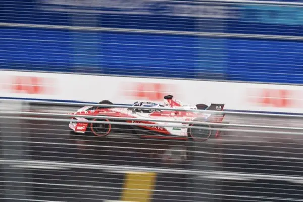 Formula E | Tokyo ePrix #2 2025, Qualifiche: Oliver Rowland conquista la pole position. Doccia fredda per Ticktum, secondo a causa di un incidente in Finale