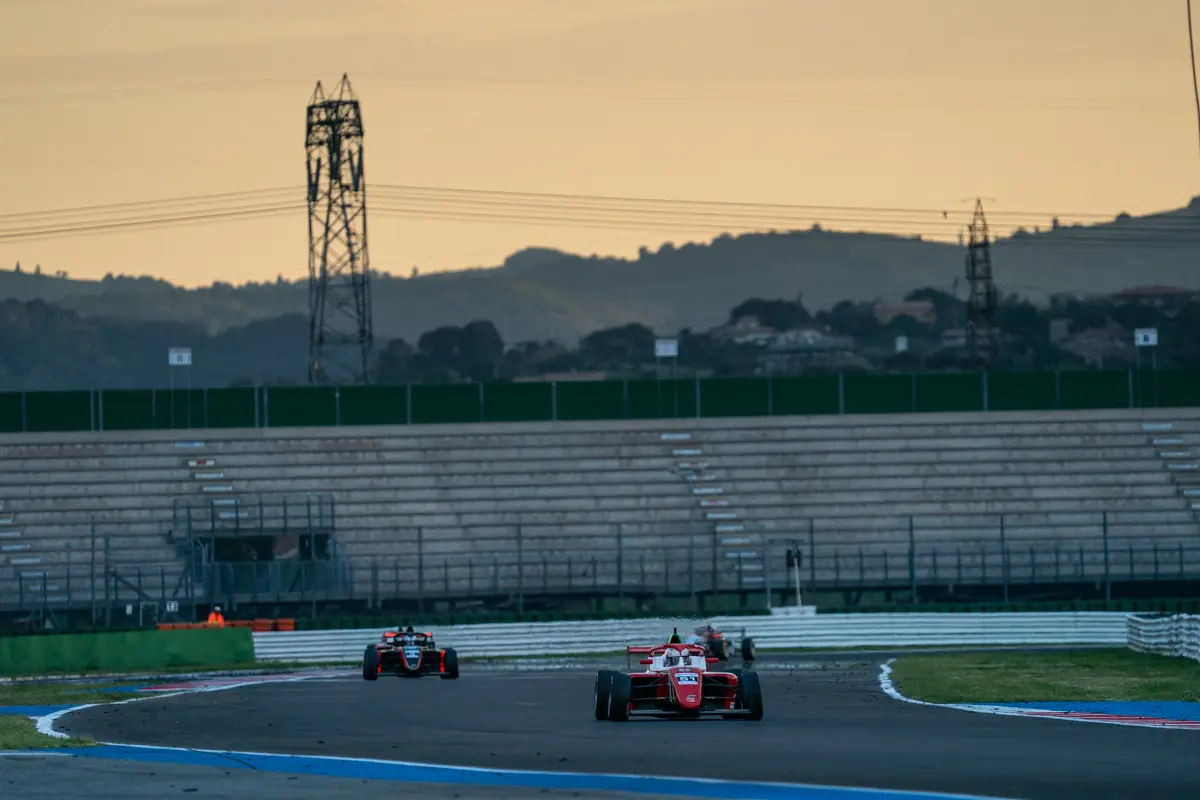 F4 Italia | Misano #1 2025: Nakamura-Berta domina in Gara 4, Popov e Hanna chiudono il podio