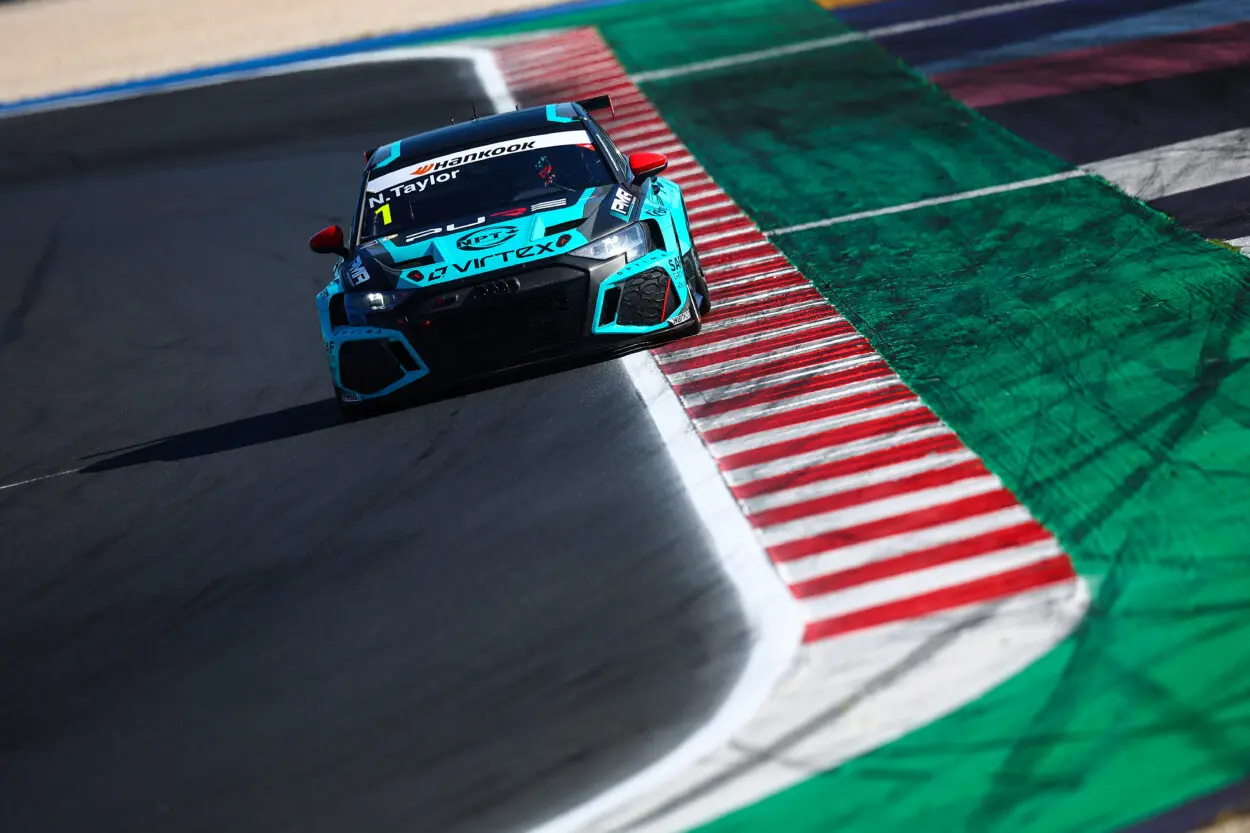 TCR Italy  | Misano #1 2025, Gara 1: Dominio di Nic Taylor che lascia solo le briciole agli avversari