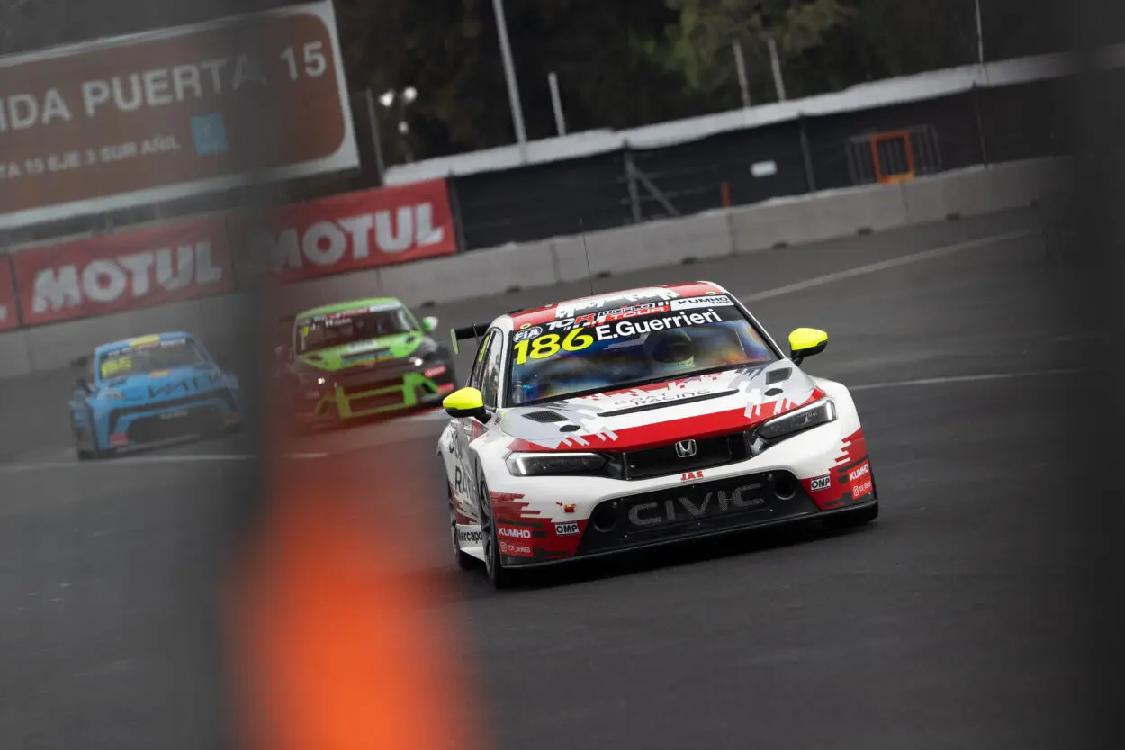 TCR World Tour | Mexico City 2025, Gara 2: Riscatto di Guerrieri che sul finale resiste all’arrivo di Ehrlacher