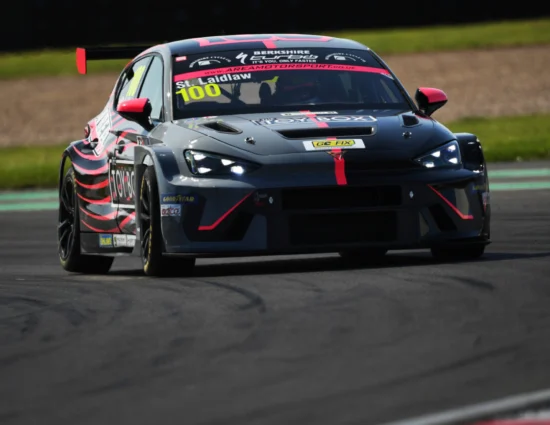 TCR UK | Silverstone 2025, Qualifiche: Prima pole position per Steve Laidlaw. Shepherd terzo, ma scatterà dal fondo