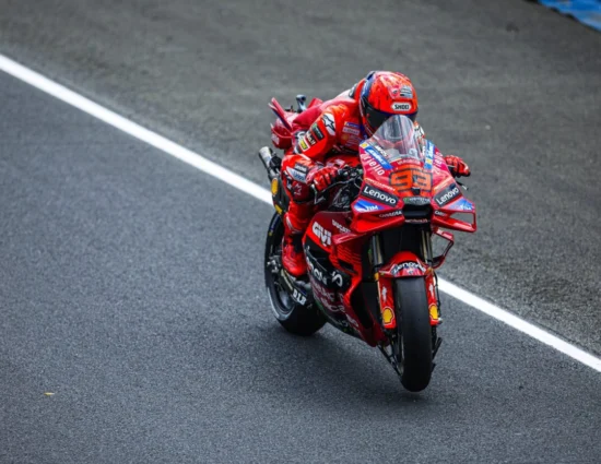 MotoGP | GP Gran Bretagna 2025, FP1: Marc Márquez subito in palla, primo davanti a Morbidelli