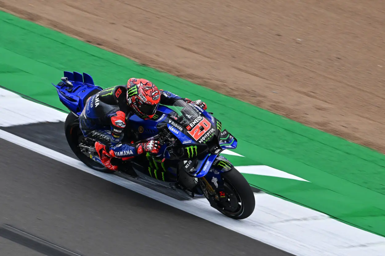MotoGP | GP Gran Bretagna 2025, Qualifiche: tris di pole position per Fabio Quartararo