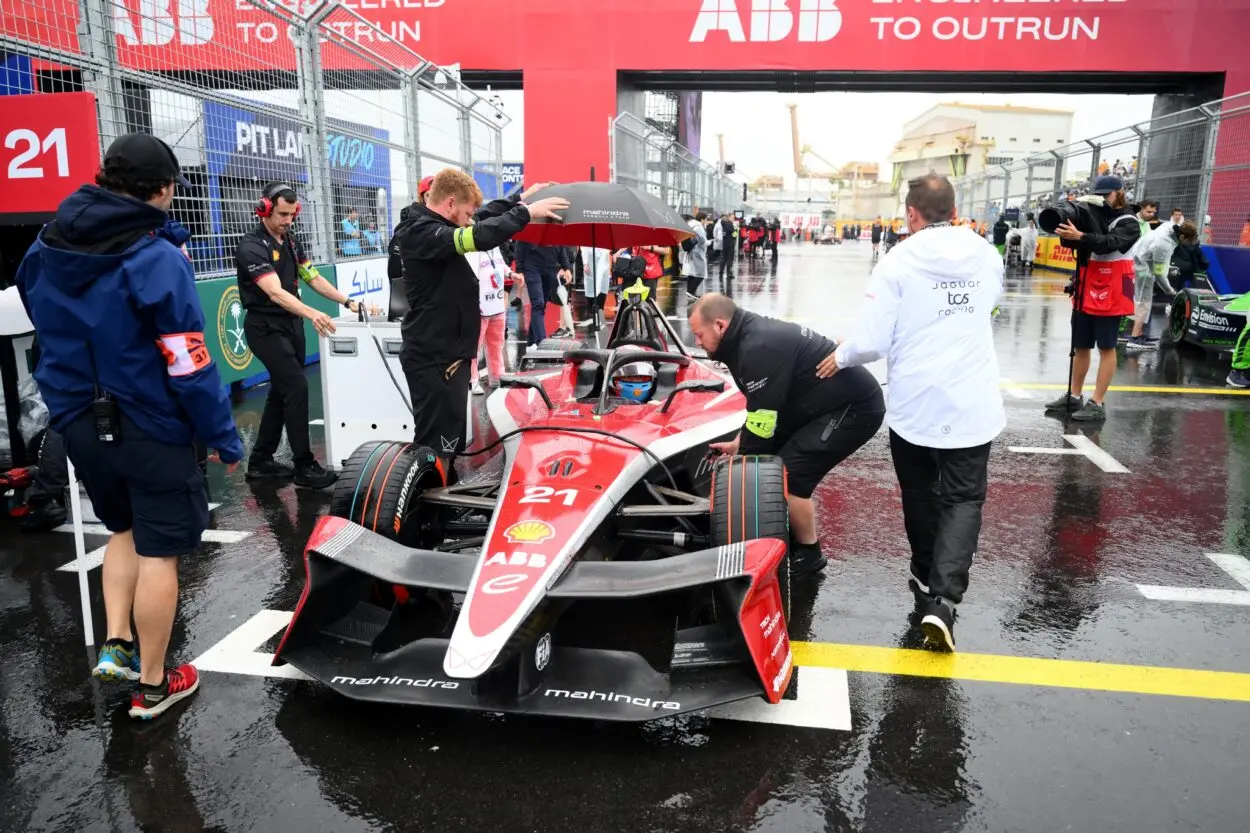 Formula E | Tokyo ePrix #1 2025: 5 secondi di penalità per Nyck De Vries dopo l’incidente con Evans