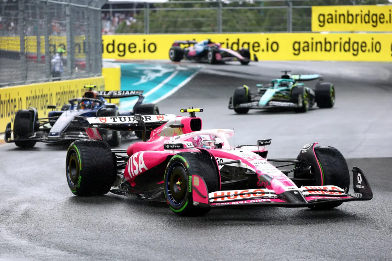 F1 | GP Miami 2025: Liam Lawson penalizzato di cinque secondi dopo il contatto con Fernando Alonso nella Sprint