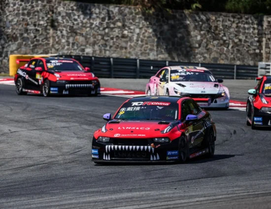 TCR China | Ningbo 2025: David Zhu quasi perfetto. Pole e vittoria, recupera punti su Zhang Zhendong al successo in Gara 2