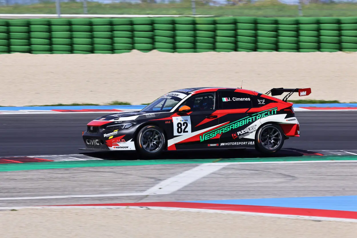 TCR Italy | Misano #1 2025, Jacopo Cimenes: “Ci manca qualcosa sul passo gara, ma siamo contenti e accumuliamo punti importanti per il campionato”