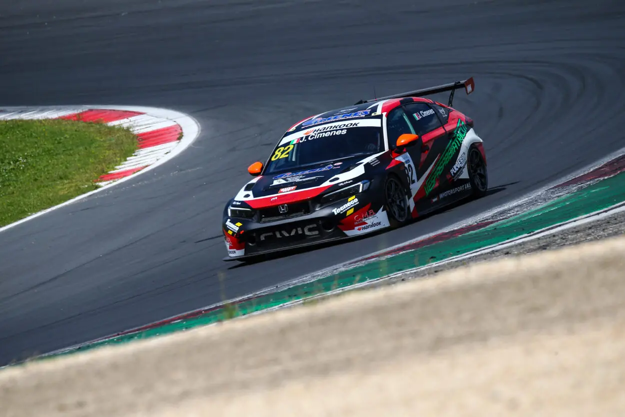 TCR Italy | Vallelunga 2025, Qualifiche: Prima pole in carriera per Jacopo Cimenes davanti a Baldan e Taylor