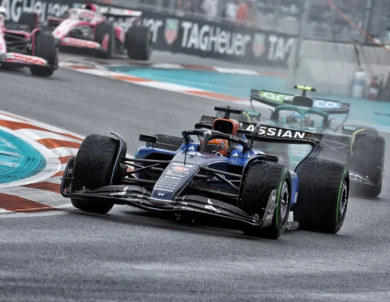 F1 | GP Miami 2025, Alex Albon penalizzato di 5 secondi dopo la Sprint per violazione del tempo minimo sotto Safety Car