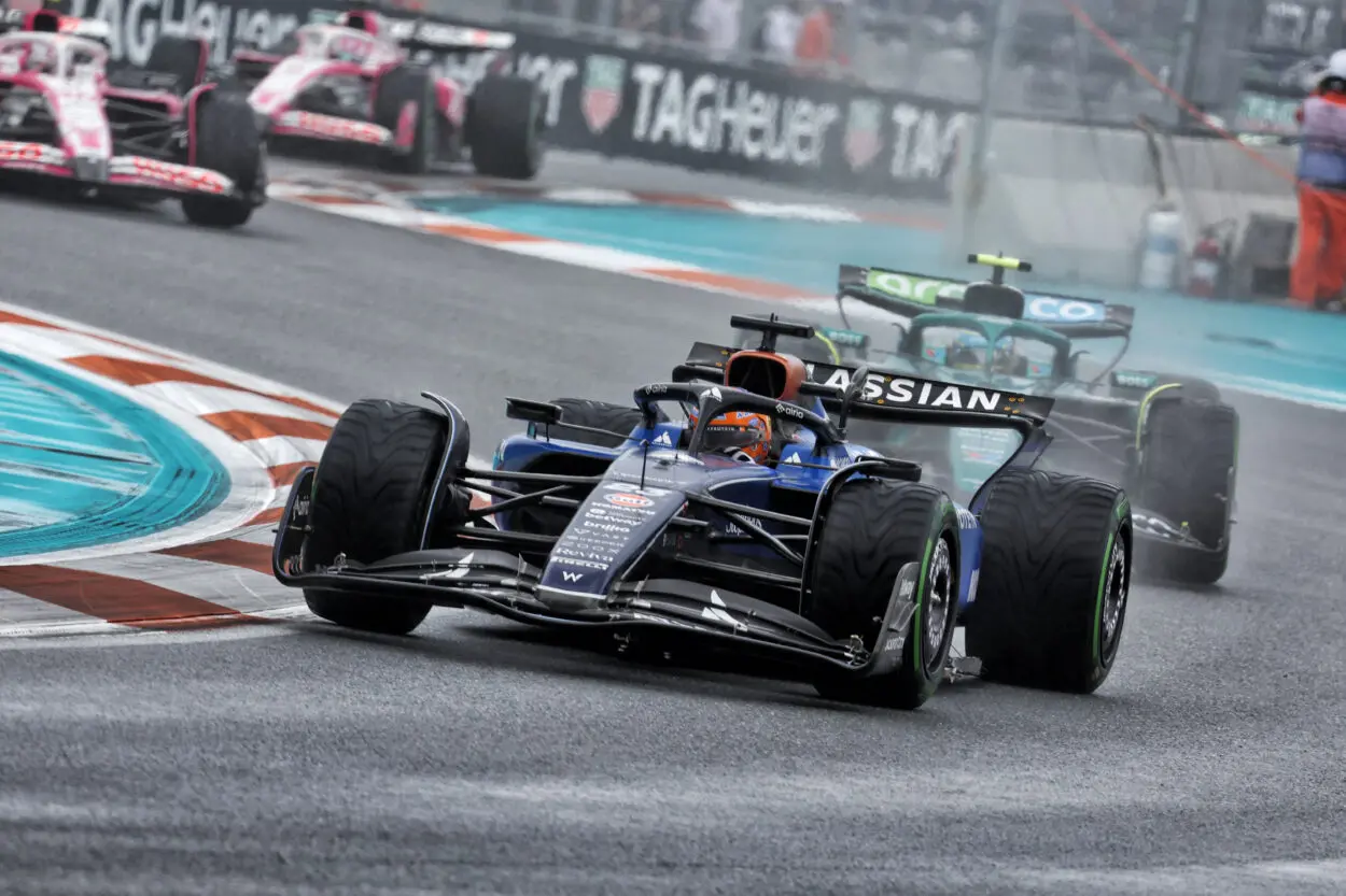 F1 | GP Miami 2025, Alex Albon penalizzato di 5 secondi dopo la Sprint per violazione del tempo minimo sotto Safety Car
