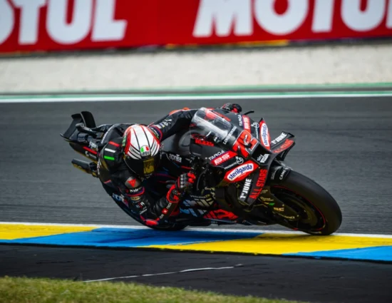 MotoGP | GP Gran Bretagna 2025, l’anteprima del team Aprilia. Bezzecchi: “Pista che mi piace, il meteo sarà un’incognita”