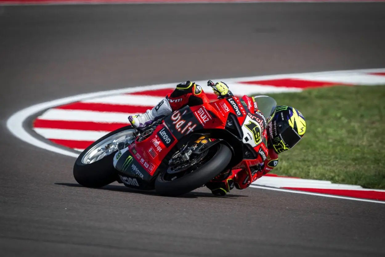 SBK | Round Italia 2025, FP3: Bautista davanti a tutti, seguono Locatelli e Sam Lowes