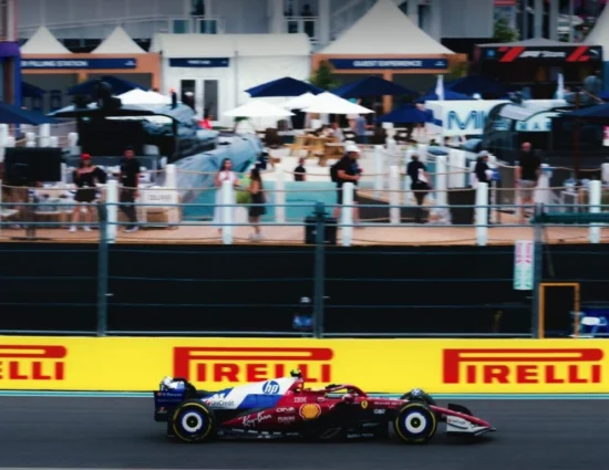 F1 | La realtà parallela di Liberty Media: Miami “Evento mondiale”, ma il rinnovo al 2041 scatena migliaia di commenti negativi