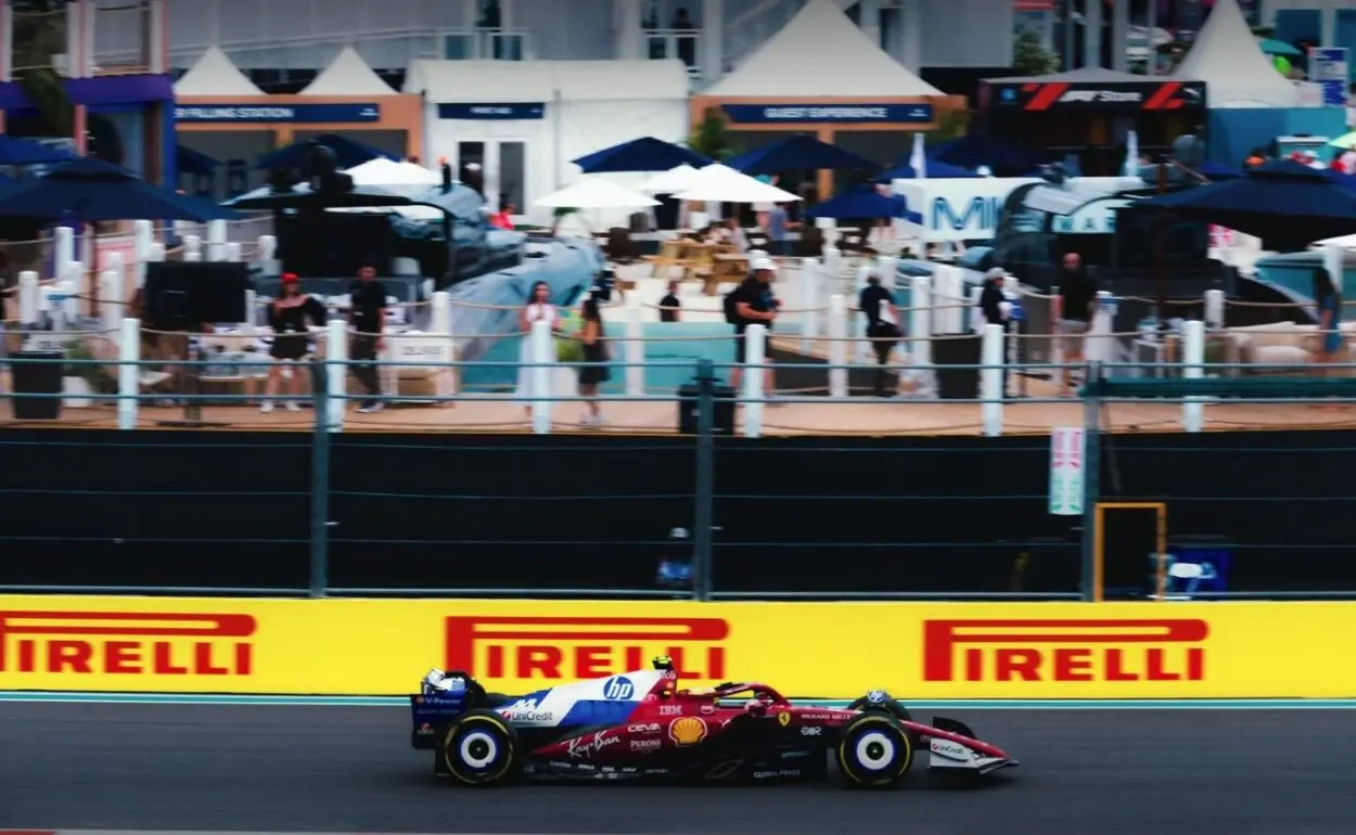 F1 | La realtà parallela di Liberty Media: Miami “Evento mondiale”, ma il rinnovo al 2041 scatena migliaia di commenti negativi