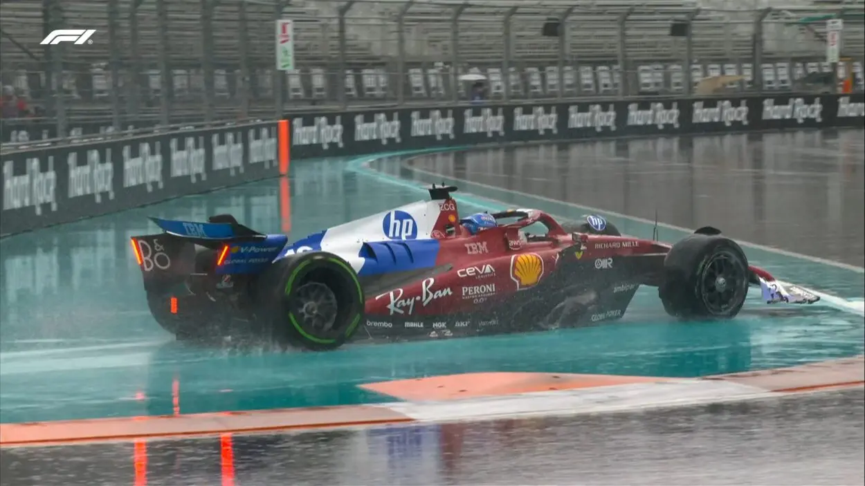 F1 | GP Miami 2025: diluvio in corso, Leclerc a muro nei giri pre griglia della Sprint!