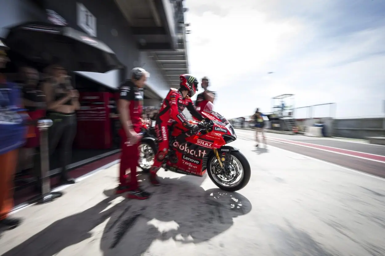SBK | Round Italia 2025, warm-up: Nicolò Bulega primeggia anche nel turno di riscaldamento