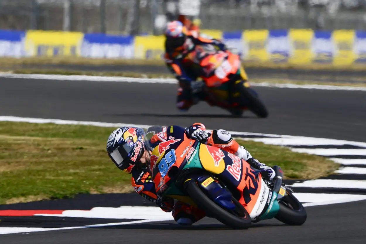 Moto3 | GP Gran Bretagna 2025: José Antonio Rueda retrocesso in fondo alla griglia per aver ostacolato Quiles e Piqueras in qualifica