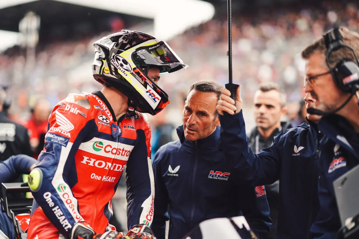 MotoGP | GP Francia 2025: frattura alla mano destra per Joan Mir dopo la caduta in gara