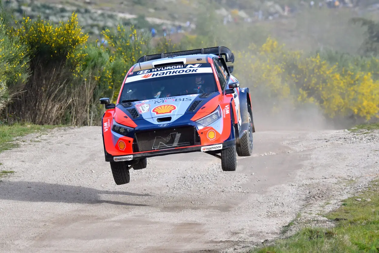 WRC | Rally del Portogallo 2025, PS12-14: Ogier attacca, Tänak risponde e allunga