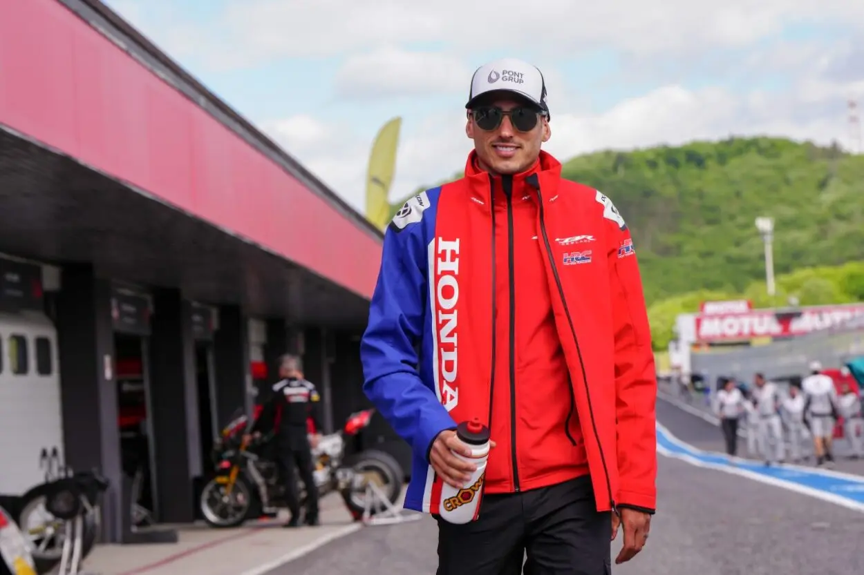 SBK | Operazione con successo al piede destro per Xavi Vierge dopo l’incidente di Most