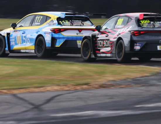 TCR UK | Croft 2025: Shepherd vince gara-2 dalla griglia invertita dopo lo scontro con Steve Laidlaw