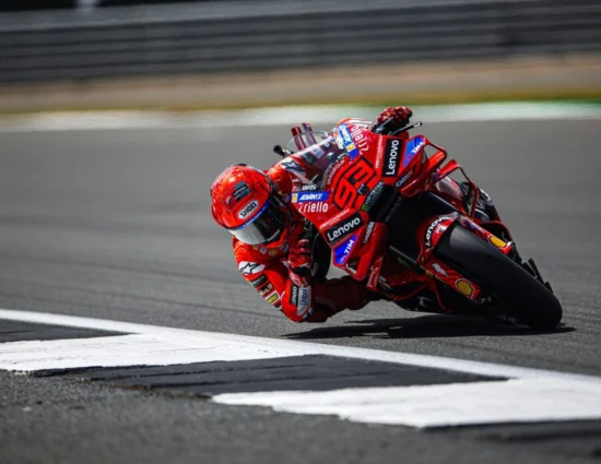 MotoGP | GP Aragona 2025, FP1: Marc Marquez rifila (quasi) un secondo a tutto lo schieramento. Bagnaia solo decimo