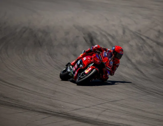 MotoGP | GP Olanda 2025, FP1: Una caduta non frena Marc Marquez. Suo il primo tempo del venerdì mattina