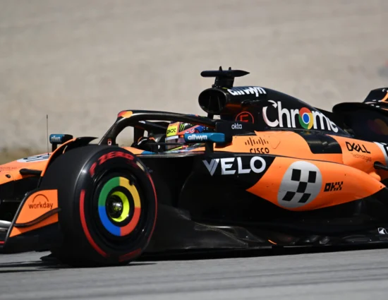 F1 | GP Spagna 2025, gara: Piastri regola Norris, Leclerc 3° (investigato), Hulk 5° su Hamilton! Red Bull dal podio al disastro, Max perde la testa su Russell, 10°