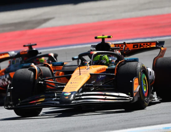 F1 | GP Austria 2025, gara: Norris vince la battaglia con Piastri. Leclerc 3° su Hamilton, Verstappen centrato da Antonelli (entrambi out) al via