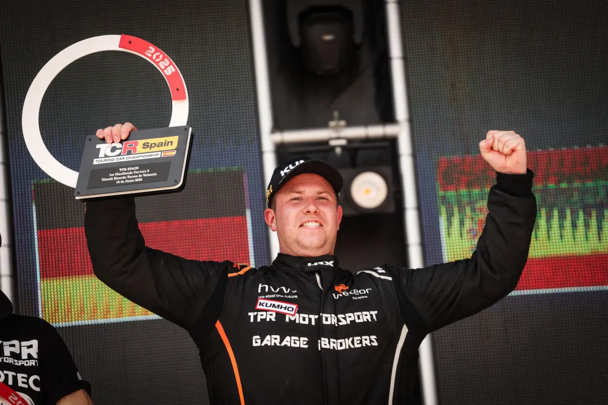 TCR Spain | Valencia 2025, Gara 2: Halder ancora una volta al top. Quarta vittoria in stagione e leadership in campionato