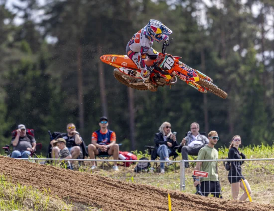 MX2 | GP Lettonia 2025: Längenfelder cade all’ultimo giro, Coenen conquista la vittoria