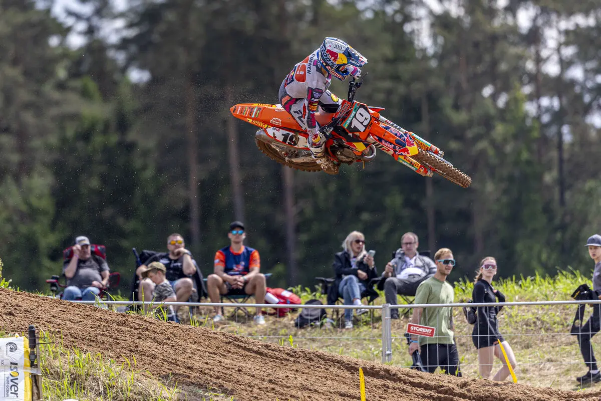 MX2 | GP Lettonia 2025: Längenfelder cade all’ultimo giro, Coenen conquista la vittoria