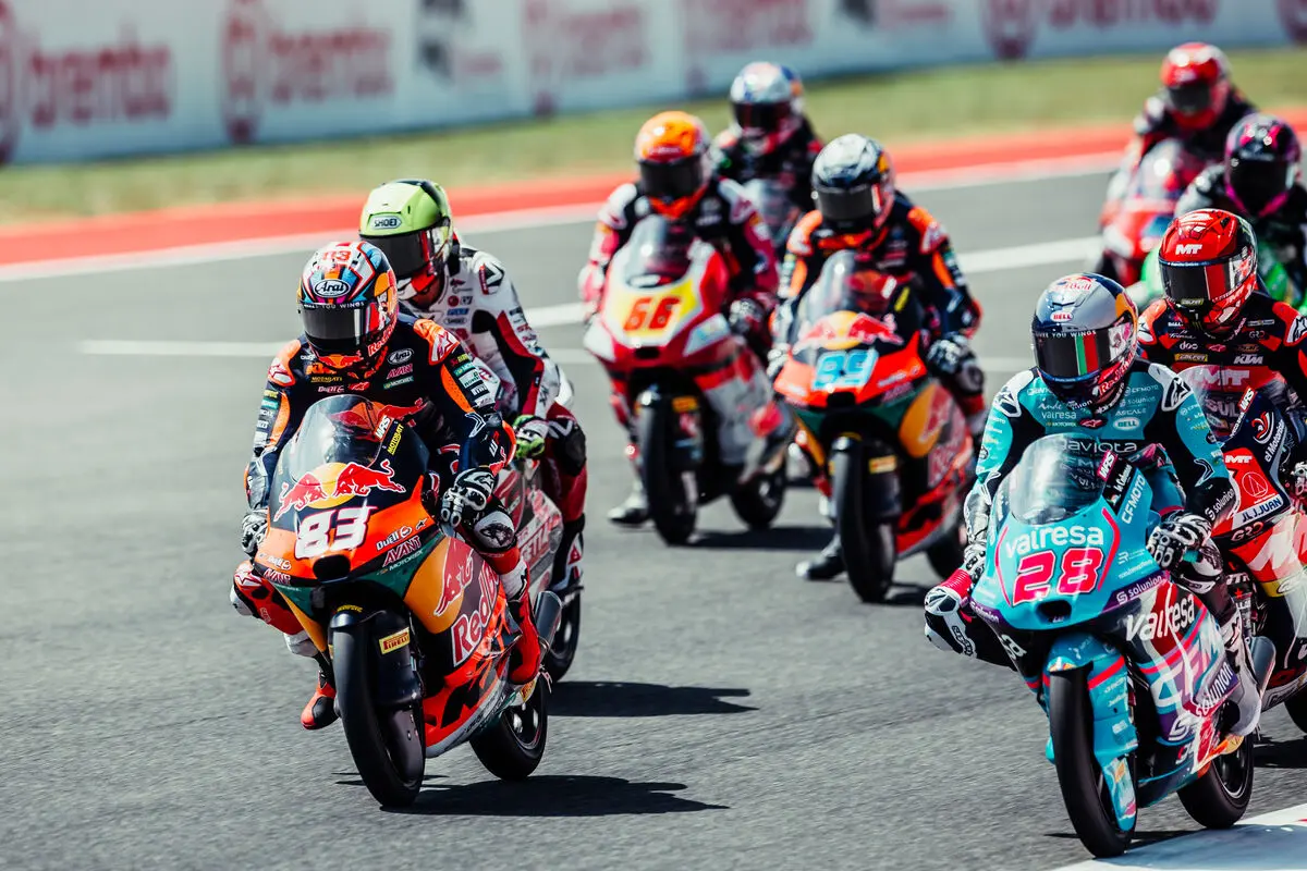 Moto3 | GP Olanda 2025, FP1: Álvaro Carpe vola sul bagnato, bandiera rossa nel finale