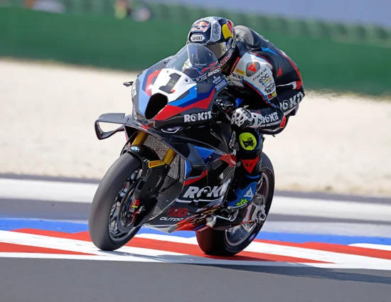 SBK | Round Emilia-Romagna 2025, FP1: Toprak Razgatlioglu conquista il primo tempo sotto il sole della Riviera